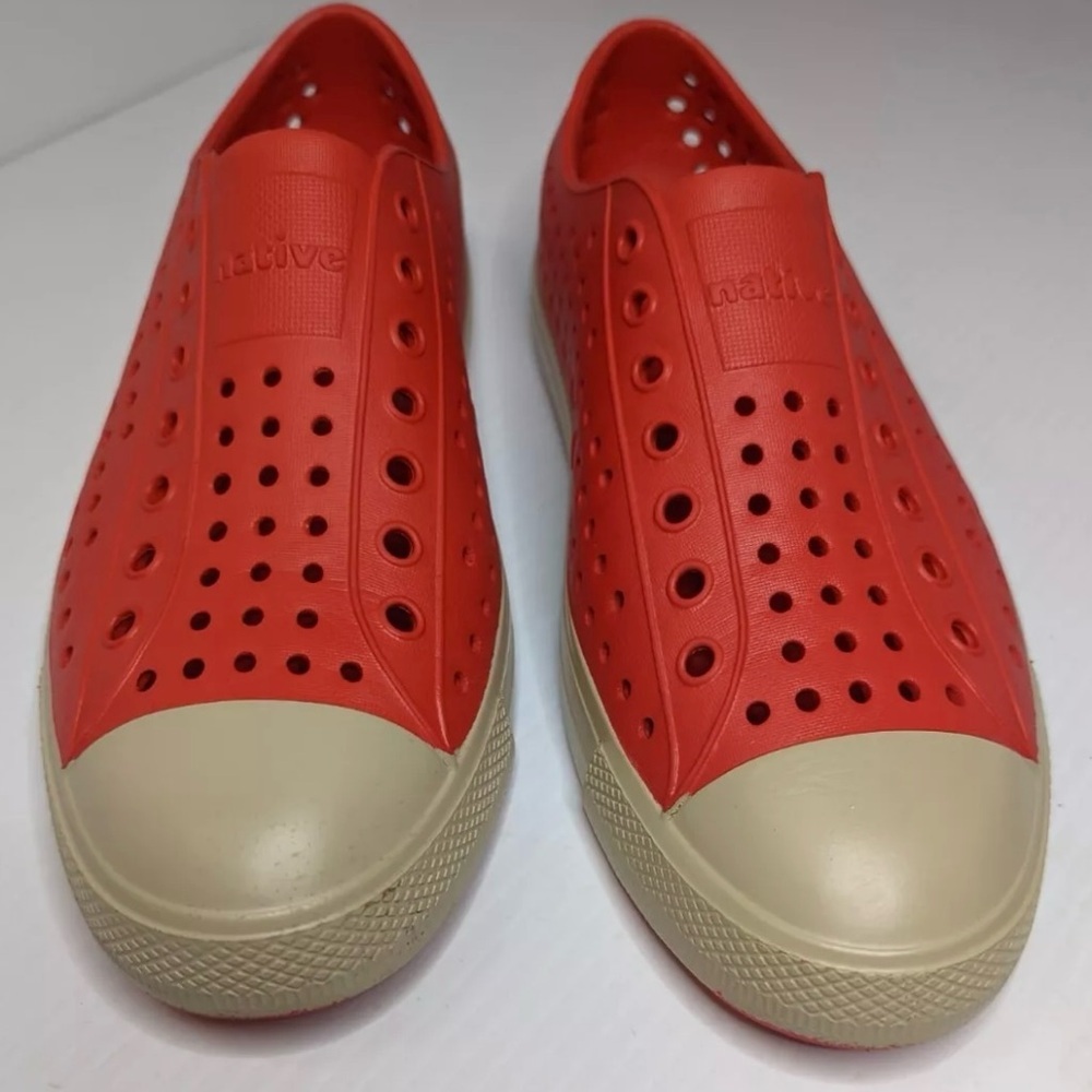 Native Jefferson Slip-On Sneaker-Torch Red-EUC -Sz 5 ❤️☀️​ - Picture 4 of 9